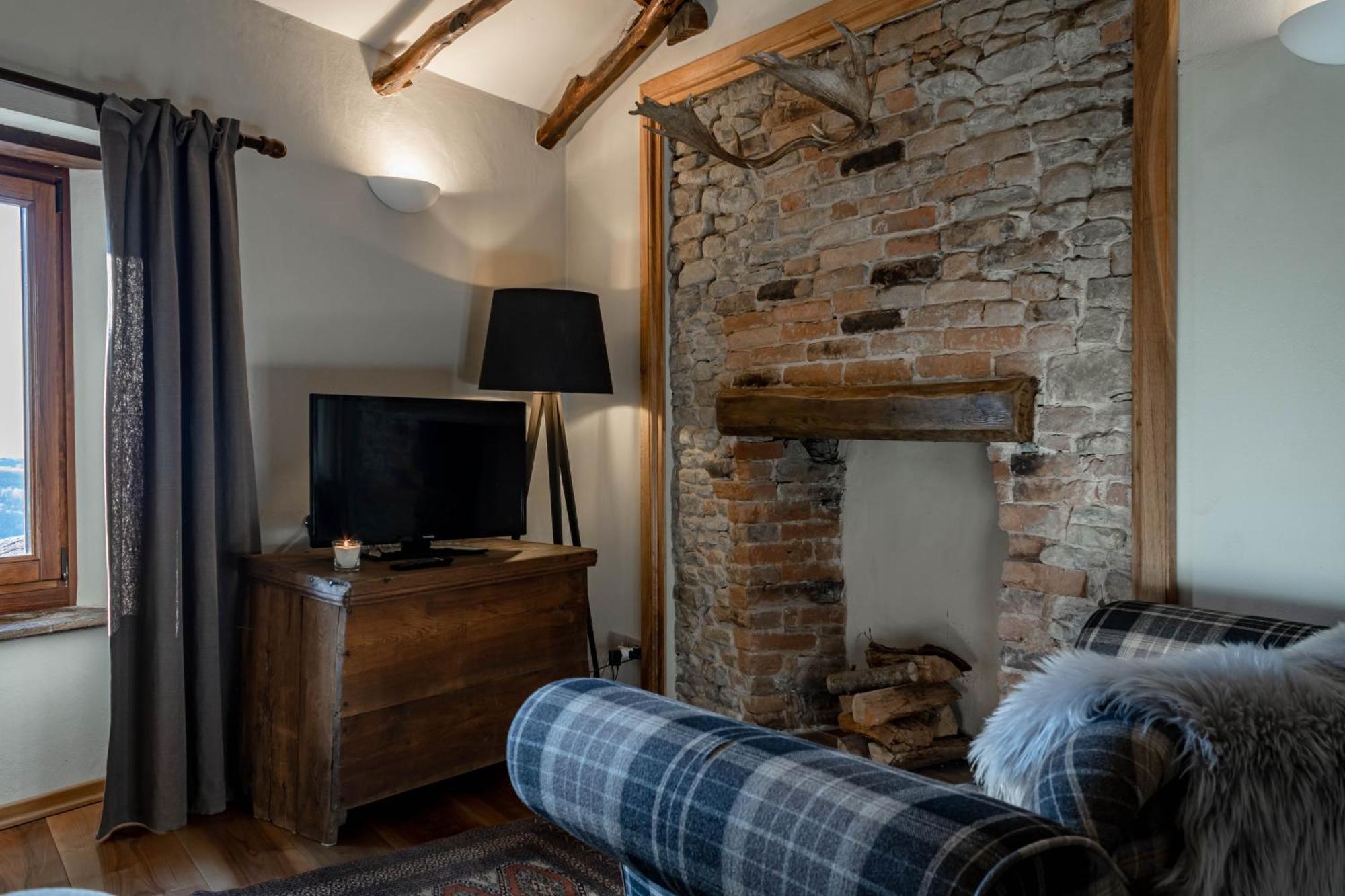 Number 10 Locanda B&B Belvedere Langhe Екстер'єр фото